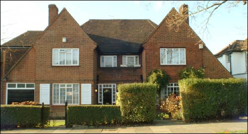 045-47 Ossulton Way